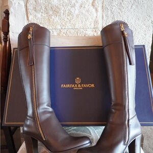 Fairfax and Favor Elegant Brown Heeled Boots with Zipper Size 39